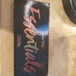 Violet Voss Essentials Palette